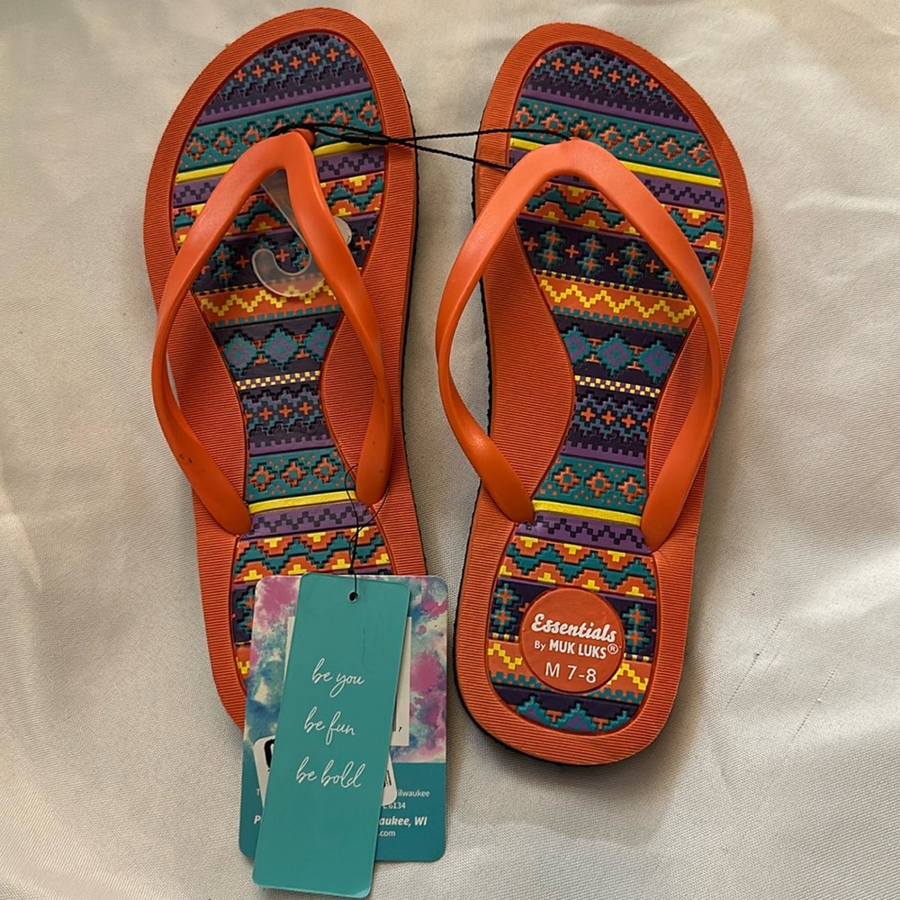 Essentials by Muk Luk Women’s Thong Sandal Size 7-8